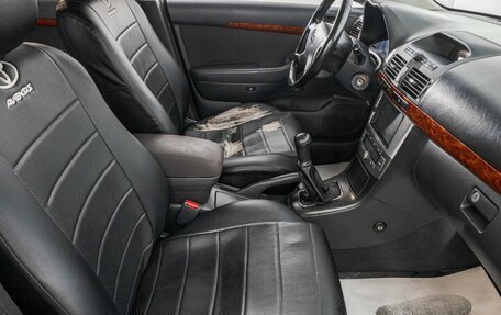 Toyota Avensis III рестайлинг, 2005 год, 739 000 рублей, 23 фотография