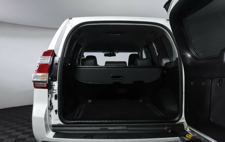 Toyota Land Cruiser Prado 150 рестайлинг 2, 2014 год, 3 990 000 рублей, 9 фотография