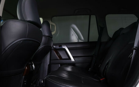 Toyota Land Cruiser Prado 150 рестайлинг 2, 2014 год, 3 990 000 рублей, 11 фотография