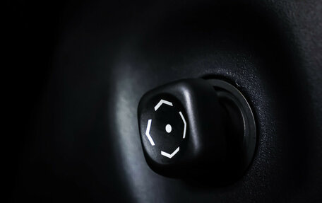 Toyota Land Cruiser Prado 150 рестайлинг 2, 2014 год, 3 990 000 рублей, 20 фотография