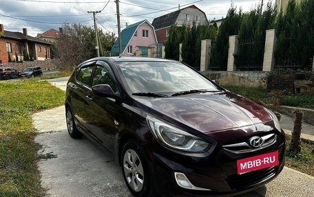 Hyundai Solaris II рестайлинг, 2012 год, 620 000 рублей, 1 фотография