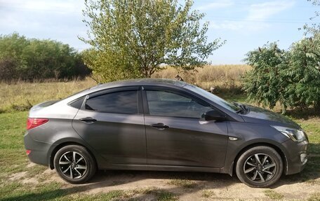 Hyundai Solaris II рестайлинг, 2015 год, 950 000 рублей, 4 фотография