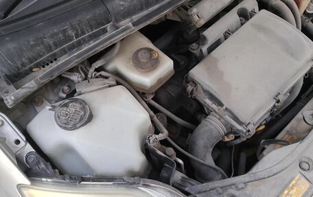 Toyota Prius, 2005 год, 400 000 рублей, 5 фотография