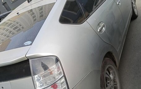 Toyota Prius, 2005 год, 400 000 рублей, 10 фотография