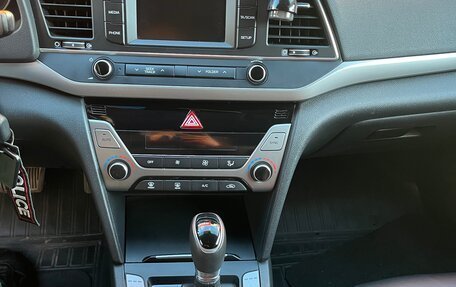 Hyundai Elantra VI рестайлинг, 2018 год, 1 615 000 рублей, 8 фотография