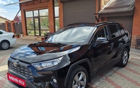 Toyota RAV4, 2021 год, 3 250 000 рублей, 2 фотография
