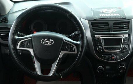 Hyundai Solaris II рестайлинг, 2015 год, 939 000 рублей, 11 фотография