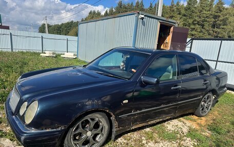Mercedes-Benz E-Класс, 1997 год, 255 000 рублей, 2 фотография