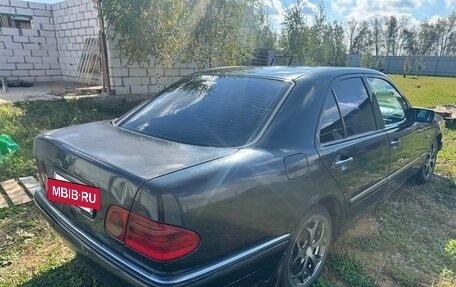 Mercedes-Benz E-Класс, 1997 год, 255 000 рублей, 5 фотография