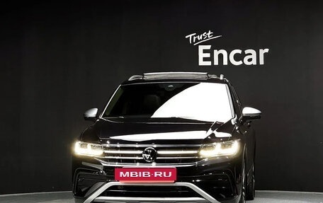 Volkswagen Tiguan, 2023 год, 1 759 000 рублей, 2 фотография