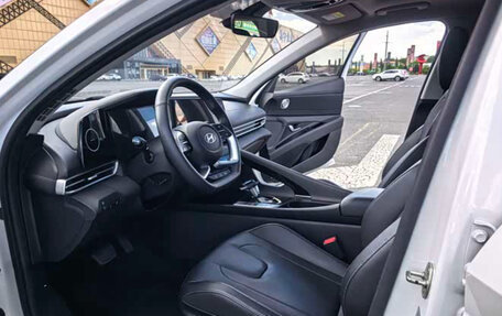 Hyundai Elantra, 2023 год, 1 230 000 рублей, 6 фотография