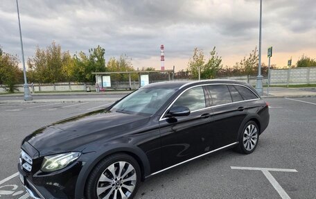 Mercedes-Benz E-Класс, 2017 год, 3 100 000 рублей, 5 фотография