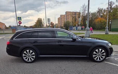Mercedes-Benz E-Класс, 2017 год, 3 100 000 рублей, 3 фотография