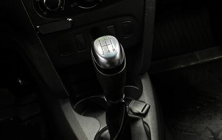 Renault Logan II, 2019 год, 519 999 рублей, 15 фотография