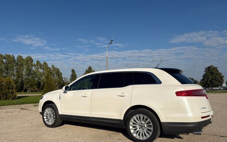 Lincoln MKT I, 2010 год, 1 800 000 рублей, 3 фотография