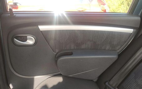 Renault Logan I, 2012 год, 550 000 рублей, 17 фотография