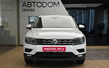 Volkswagen Tiguan II, 2019 год, 2 375 000 рублей, 2 фотография