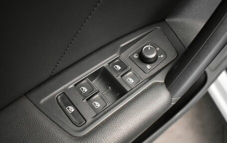 Volkswagen Tiguan II, 2019 год, 2 375 000 рублей, 13 фотография