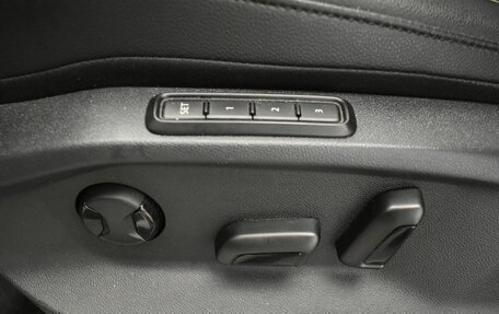 Volkswagen Tiguan II, 2019 год, 2 375 000 рублей, 15 фотография
