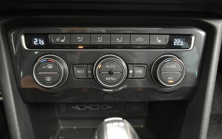 Volkswagen Tiguan II, 2019 год, 2 375 000 рублей, 18 фотография