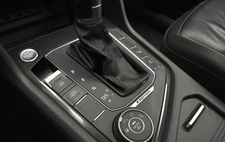 Volkswagen Tiguan II, 2019 год, 2 375 000 рублей, 19 фотография
