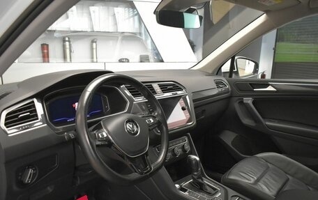 Volkswagen Tiguan II, 2019 год, 2 375 000 рублей, 24 фотография