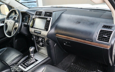 Toyota Land Cruiser Prado 150 рестайлинг 2, 2018 год, 4 800 000 рублей, 7 фотография