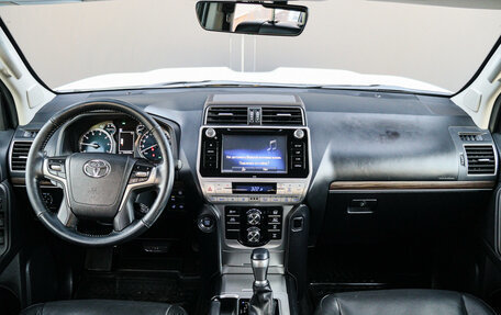 Toyota Land Cruiser Prado 150 рестайлинг 2, 2018 год, 4 800 000 рублей, 11 фотография