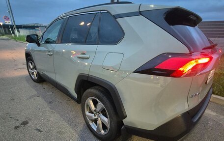 Toyota RAV4, 2019 год, 3 200 000 рублей, 5 фотография