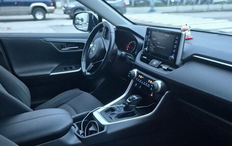 Toyota RAV4, 2019 год, 3 200 000 рублей, 12 фотография
