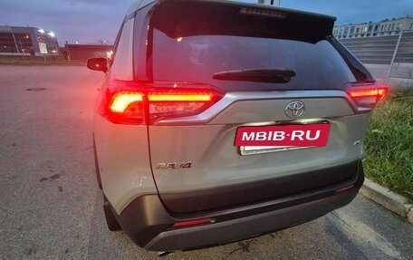 Toyota RAV4, 2019 год, 3 200 000 рублей, 4 фотография