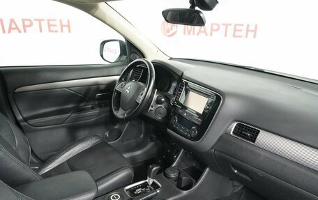 Mitsubishi Outlander III рестайлинг 3, 2014 год, 1 428 000 рублей, 10 фотография