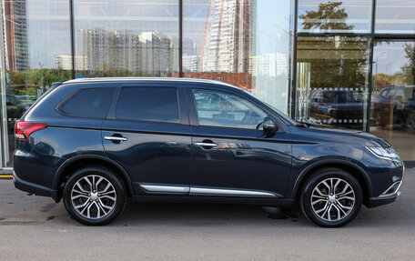 Mitsubishi Outlander III рестайлинг 3, 2018 год, 1 949 000 рублей, 4 фотография