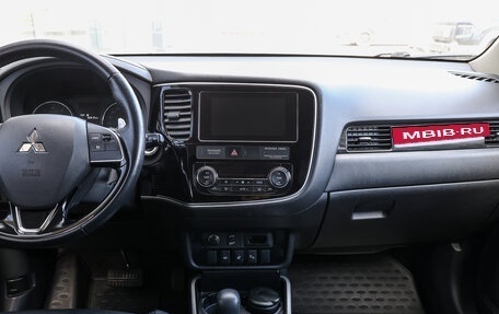 Mitsubishi Outlander III рестайлинг 3, 2018 год, 1 949 000 рублей, 14 фотография
