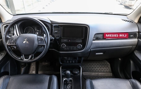 Mitsubishi Outlander III рестайлинг 3, 2018 год, 1 949 000 рублей, 13 фотография