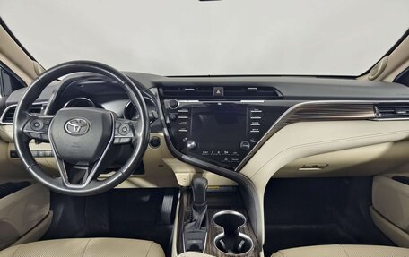 Toyota Camry, 2019 год, 2 689 000 рублей, 10 фотография