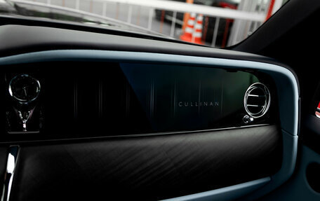 Rolls-Royce Cullinan, 2024 год, 53 990 000 рублей, 16 фотография
