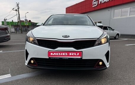 KIA Rio IV, 2021 год, 1 820 000 рублей, 3 фотография