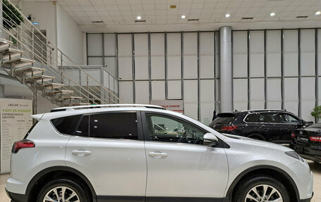 Toyota RAV4, 2018 год, 2 050 000 рублей, 4 фотография