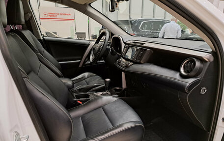 Toyota RAV4, 2018 год, 2 050 000 рублей, 11 фотография