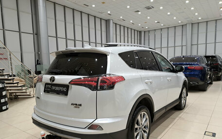 Toyota RAV4, 2018 год, 2 050 000 рублей, 5 фотография