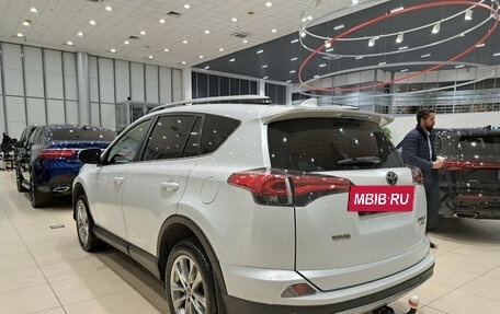 Toyota RAV4, 2018 год, 2 050 000 рублей, 7 фотография