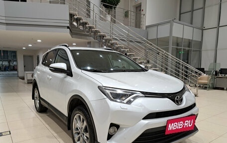 Toyota RAV4, 2018 год, 2 050 000 рублей, 3 фотография