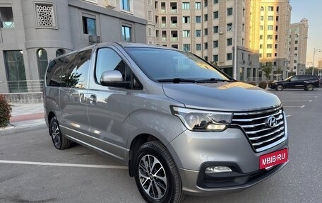Hyundai Grand Starex Grand Starex I рестайлинг 2, 2020 год, 3 050 000 рублей, 2 фотография