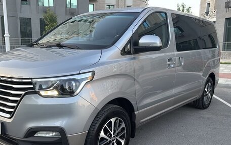 Hyundai Grand Starex Grand Starex I рестайлинг 2, 2020 год, 3 050 000 рублей, 4 фотография