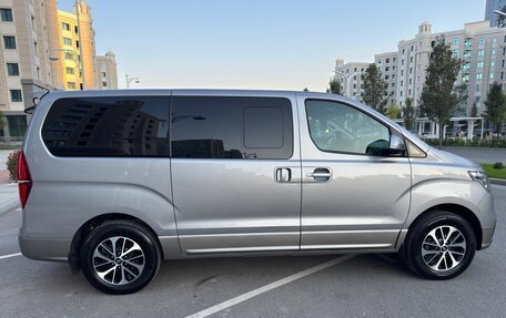 Hyundai Grand Starex Grand Starex I рестайлинг 2, 2020 год, 3 050 000 рублей, 8 фотография