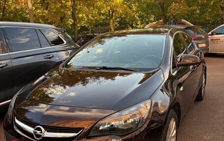 Opel Astra J, 2014 год, 990 000 рублей, 3 фотография