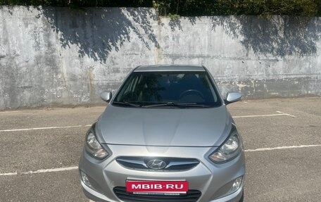 Hyundai Solaris II рестайлинг, 2012 год, 800 000 рублей, 1 фотография