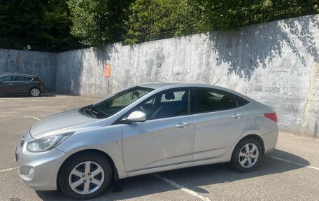 Hyundai Solaris II рестайлинг, 2012 год, 800 000 рублей, 3 фотография