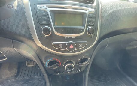 Hyundai Solaris II рестайлинг, 2012 год, 800 000 рублей, 8 фотография